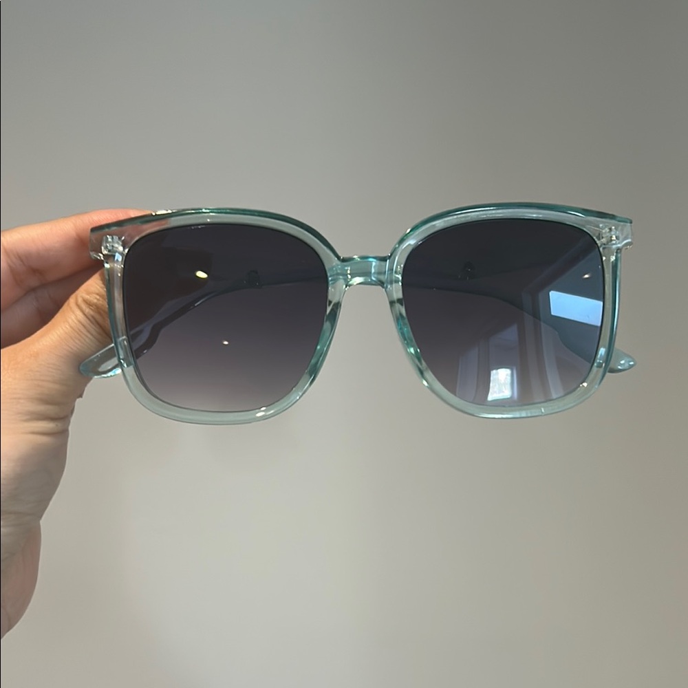 Unisex women/ men Sunglasses in blue with dark frame UV400